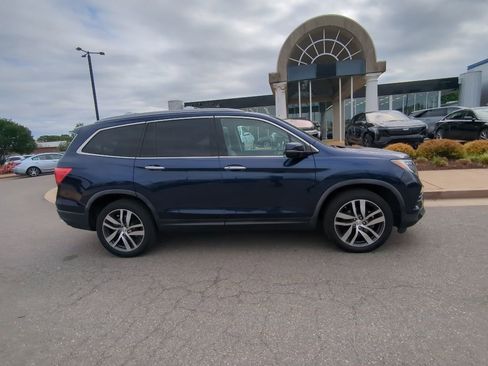 Used 2017 Honda Pilot Elite image 2
