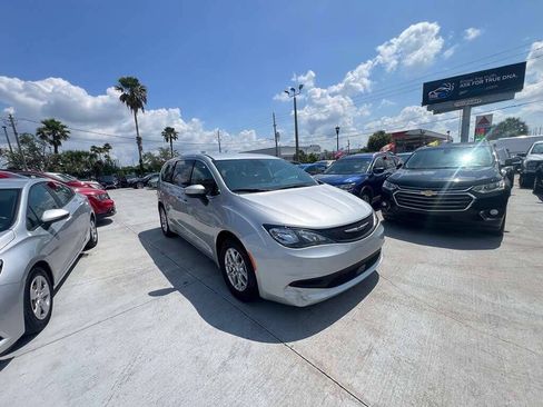 Used 2023 Chrysler Voyager LX FWD image 16