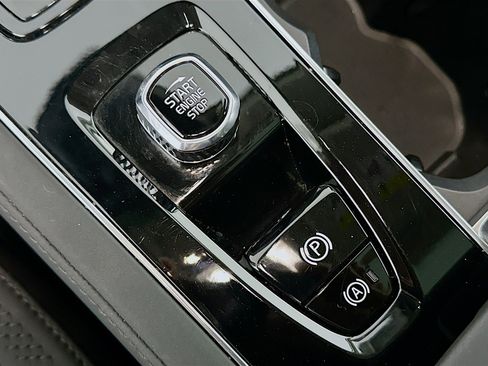 Used 2025 Volvo XC90 B6 Plus image 26