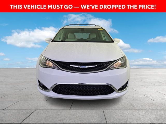 Used 2018 Chrysler Pacifica Touring-L FWD image 3