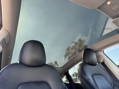Used 2021 Tesla Model Y Long Range AWD/4WD image 17