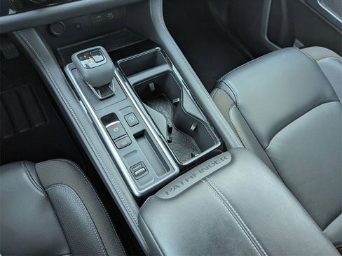 Used 2024 Nissan Pathfinder SL w/ SL Premium Package image 30