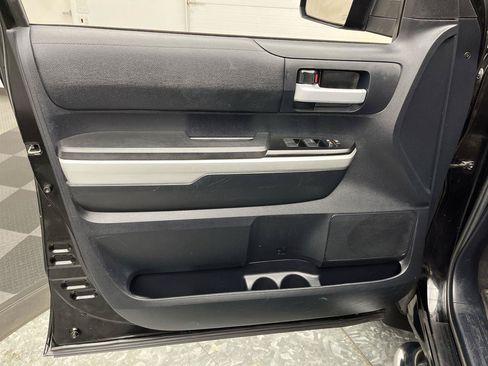 Used 2015 Toyota Tundra SR5 w/ TRD Off Road Package AWD/4WD image 7