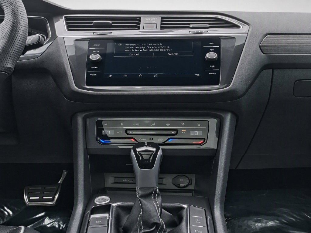 Certified 2024 Volkswagen Tiguan SEL R-Line AWD/4WD image 26