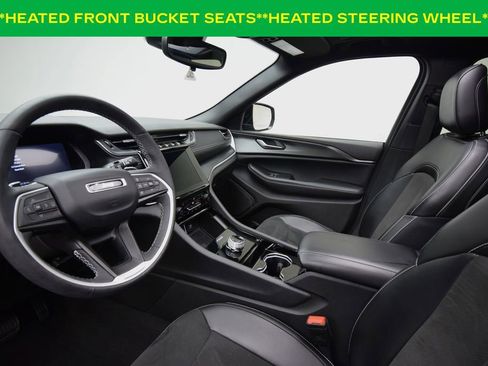 Used 2023 Jeep Grand Cherokee Altitude image 11