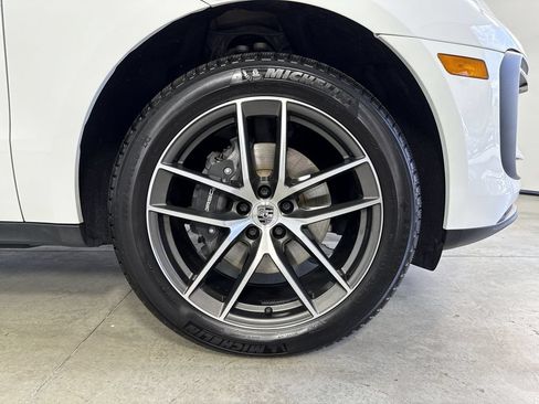 Certified 2025 Porsche Macan AWD/4WD image 15