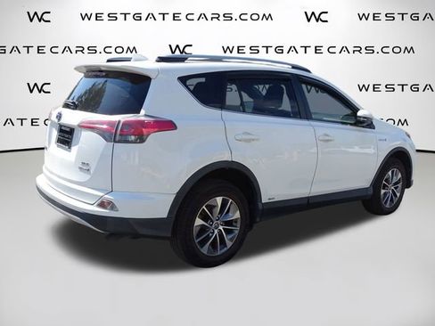 Used 2018 Toyota RAV4 LE image 11