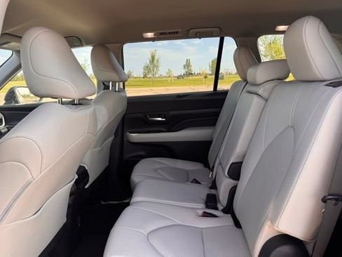 Used 2024 Toyota Grand Highlander AWD image 31