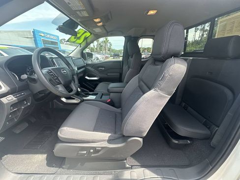 Used 2025 Nissan Frontier SV w/ SV Convenience Package RWD image 18