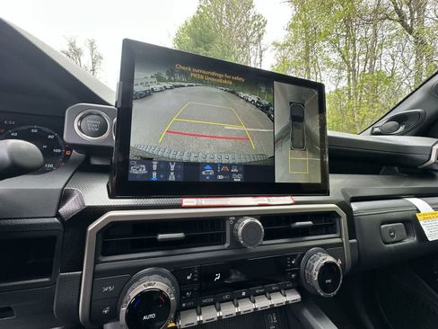 New 2026 Toyota 4Runner Limited AWD/4WD image 35