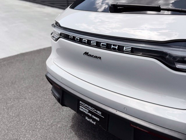 Certified 2022 Porsche Macan AWD/4WD image 36