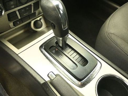 Used 2010 Ford Fusion SE FWD image 19