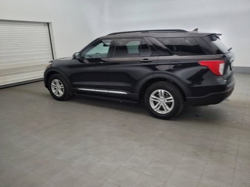 Used 2023 Ford Explorer XLT w/ Equipment Group 202A AWD/4WD image 3