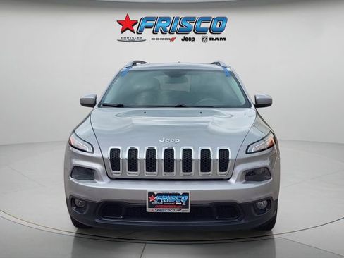 Used 2016 Jeep Cherokee Latitude FWD image 2