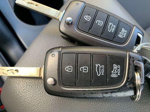 Used 2021 Hyundai Elantra SE image 22