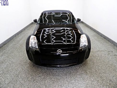 Used 2004 Nissan 350Z Touring RWD image 2