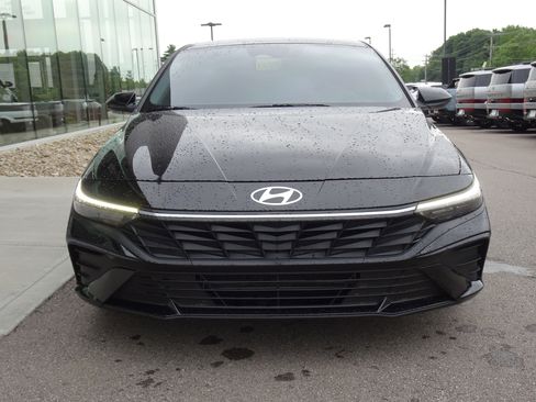 Used 2024 Hyundai Elantra SE FWD image 7
