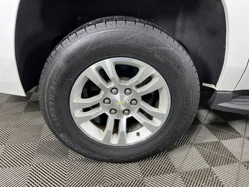 Used 2017 Chevrolet Suburban LT image 11