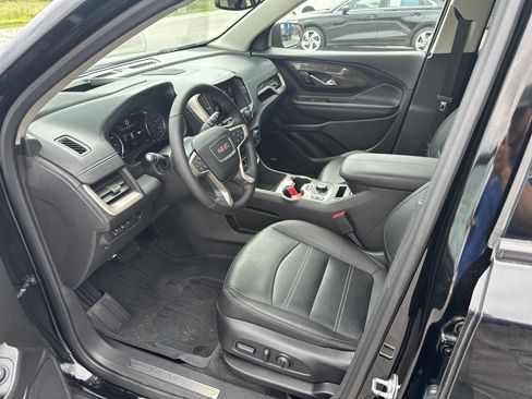 Used 2024 GMC Terrain Denali w/ Denali Premium Package AWD/4WD image 10