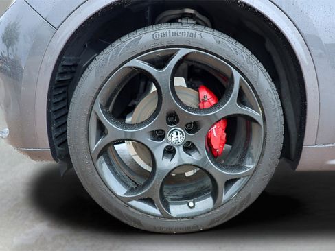 Used 2024 Alfa Romeo Stelvio Ti w/ Performance Driving Package image 24