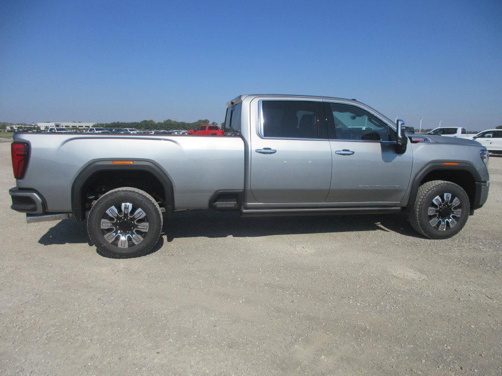 New 2026 GMC Sierra 3500 Denali w/ Denali Reserve Package AWD/4WD image 3
