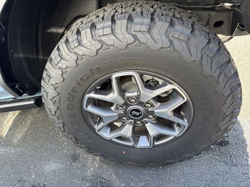 New 2025 Ford Bronco Badlands image 14