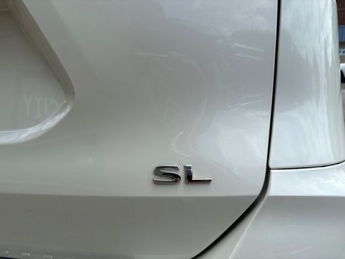 Used 2019 Nissan Rogue SL w/ Premium Package FWD image 12