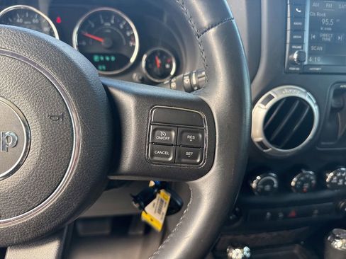 Used 2014 Jeep Wrangler Rubicon w/ Power Convenience Group AWD/4WD image 15