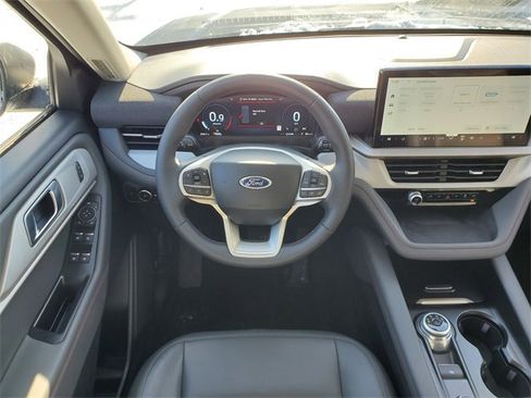 Used 2025 Ford Explorer Active w/ Active Comfort Package image 15
