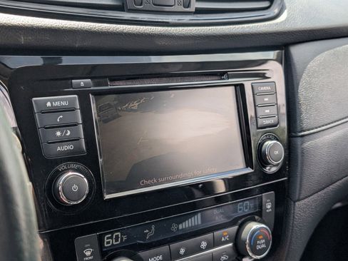 Used 2018 Nissan Rogue SV image 26