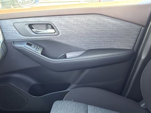 Certified 2023 Nissan Rogue SV image 18