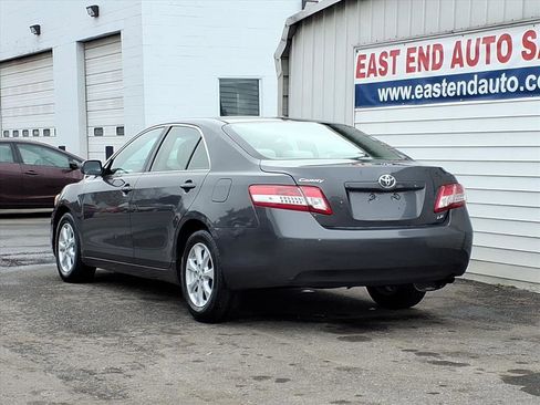 Used 2011 Toyota Camry LE w/ LE Extra-Value Pkg image 3