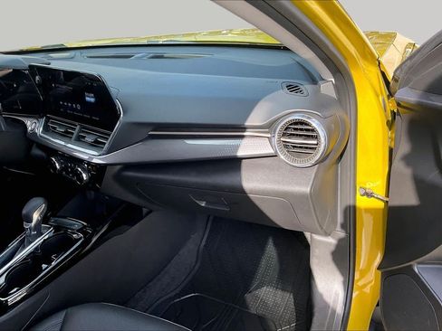Used 2025 Chevrolet Trax ACTIV FWD image 18