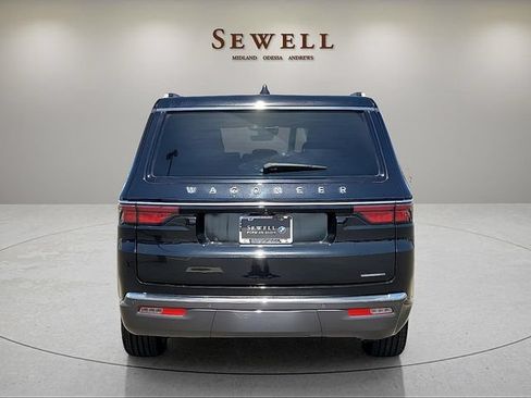 Used 2022 Jeep Wagoneer Series II w/ Convenience Group I RWD image 4