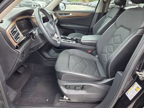 Used 2024 Volkswagen Atlas SE FWD image 3