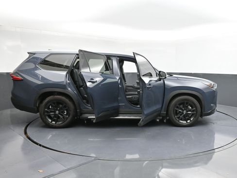 Used 2025 Toyota Grand Highlander AWD image 35