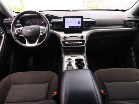 Used 2023 Ford Explorer XLT AWD/4WD image 23
