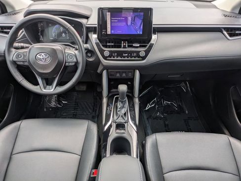 Used 2025 Toyota Corolla Cross XLE w/ Convenience Package image 17