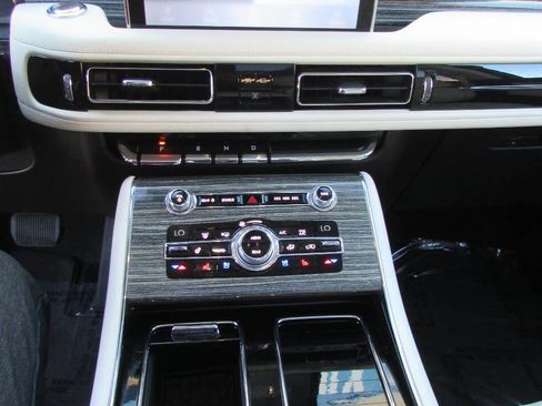 Used 2020 Lincoln Aviator Black Label Grand Touring w/ Class IV Trailer Tow Package image 34