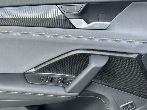 New 2026 Volkswagen Tiguan SE image 10