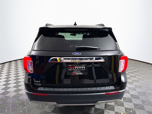 Used 2020 Ford Explorer XLT w/ Equipment Group 202A image 6