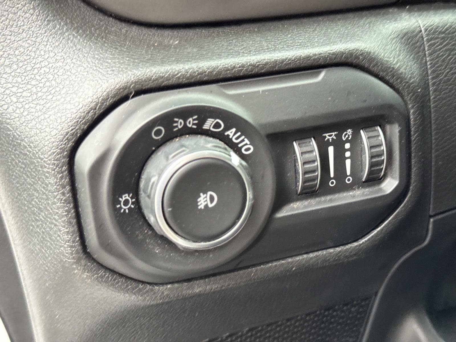 Used 2020 Jeep Wrangler Unlimited Sport AWD/4WD image 28