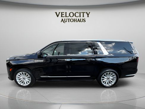 Used 2023 Cadillac Escalade ESV Luxury AWD/4WD image 4