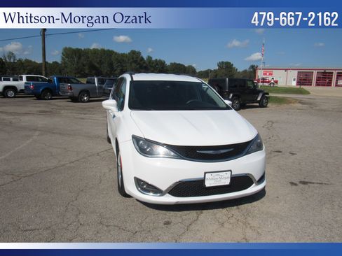 Used 2018 Chrysler Pacifica Touring Plus w/ Tire & Wheel Group image 20