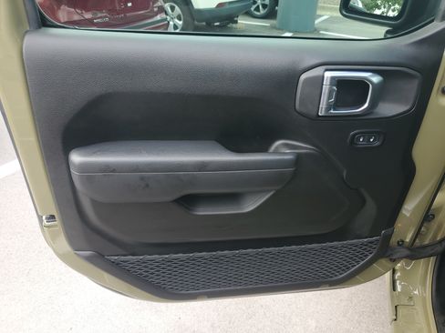 Used 2025 Jeep Wrangler Sport AWD/4WD image 9