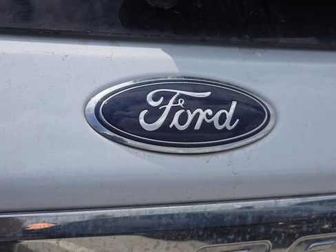 Used 2021 Ford Explorer Limited w/ Equipment Group 301A AWD/4WD image 19
