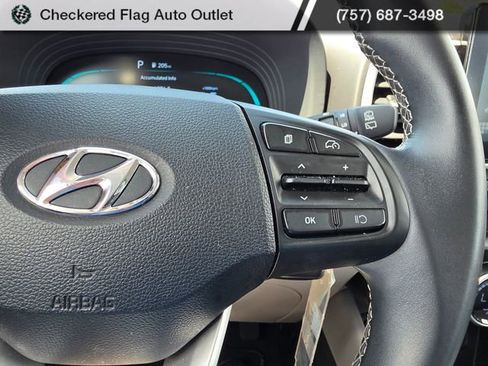 Used 2023 Hyundai Venue SEL FWD image 26