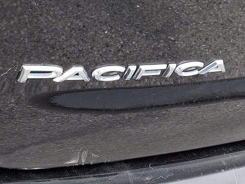 Used 2025 Chrysler Pacifica Select FWD image 29