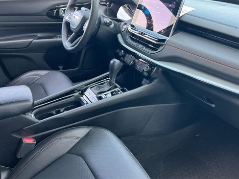 Used 2024 Jeep Compass Trailhawk image 16