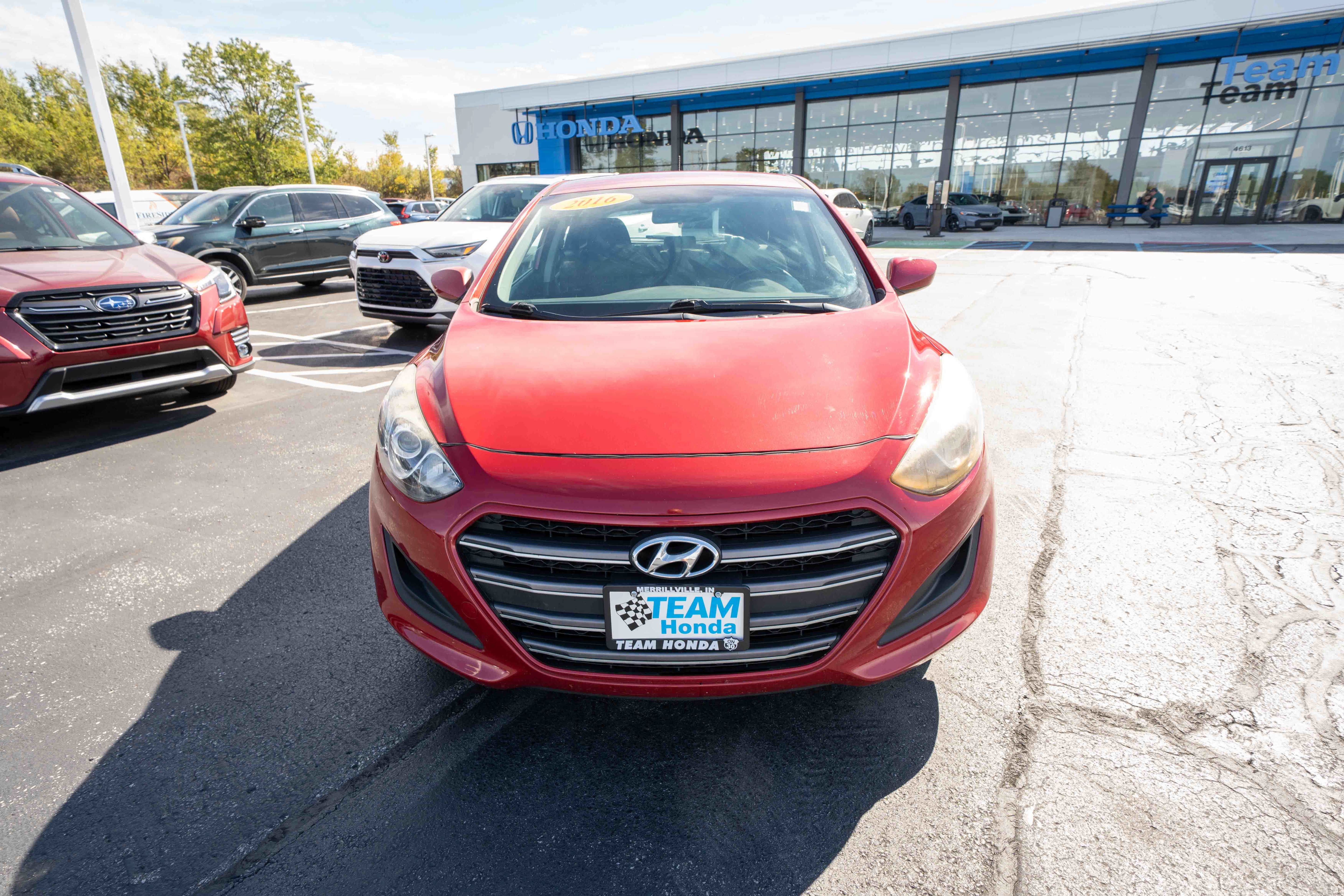 Used 2016 Hyundai Elantra GT FWD image 2